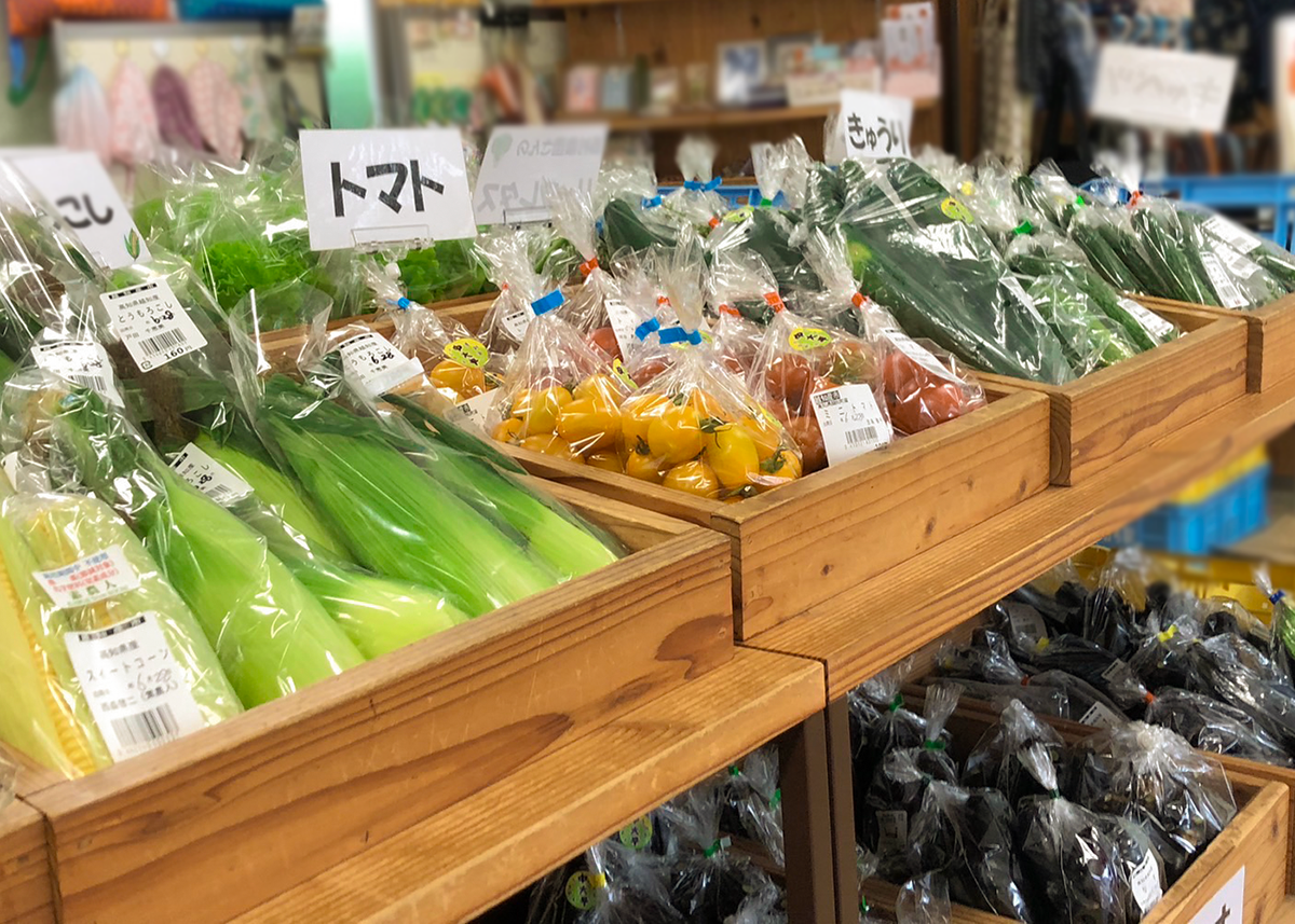 おち駅　越知産市　旬の野菜とおちのものを販売しております。牧野富太郎博士ゆかりの植物トートバックも販売中